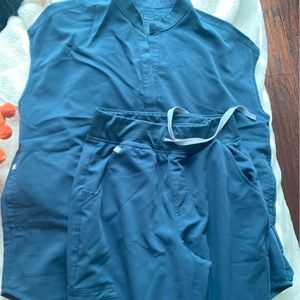 Woman’s Figs scrubs